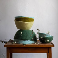 Muskhane | plain felt bowl | medium | jade - mondocherry