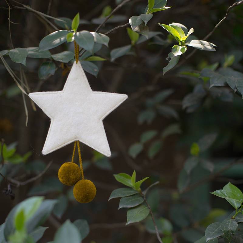 Muskhane | felt pom pom star decoration | natural-pollen - tree